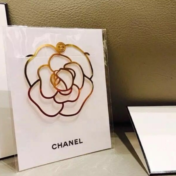 💍+FREE GIFT🎁NWT Beautiful Chanel Accessory👑 - Picture 2 of 6